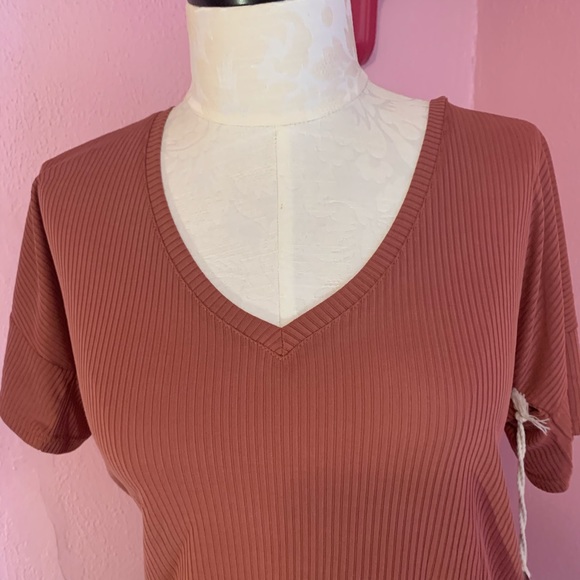 Rusty red ribbed v-neck - Picture 2 of 7